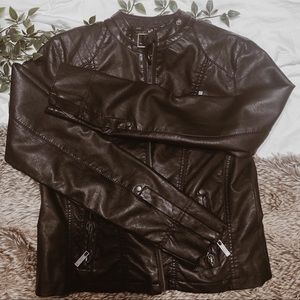 JOU JOU: Classic black leather jacket!!